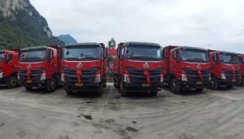 專業(yè)服務(wù)，成就大客戶，玉柴機(jī)電交付10臺(tái)乘龍自卸車